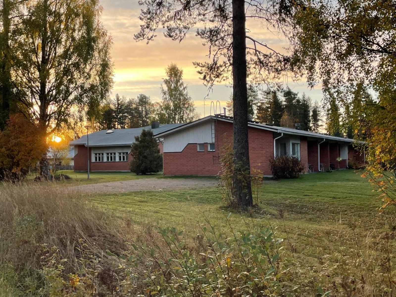 Hotelli Ravintola Tiilikka Rautavaara Exterior foto